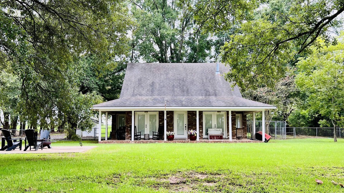 Natchez Cottage | Rustic cottage on Cane River. Perfect place to relax, fish, and enjoy the water