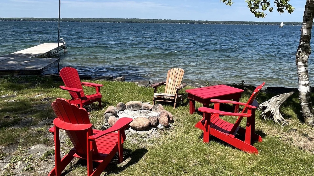 Ramara Cottage | Rustic Cottage on Lake Couchiching and 5 minutes from Casino Rama