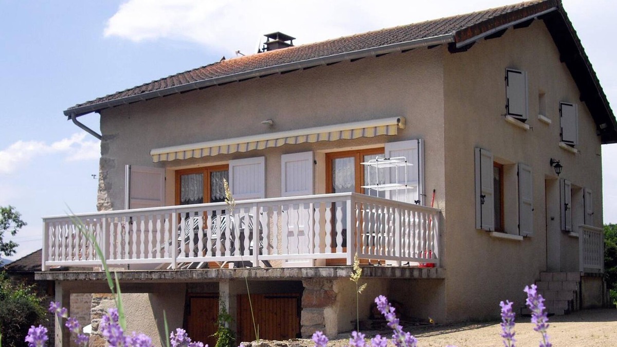 La Tuiliere Cottage | Rustic cottage with terrace and garden, pets allowed