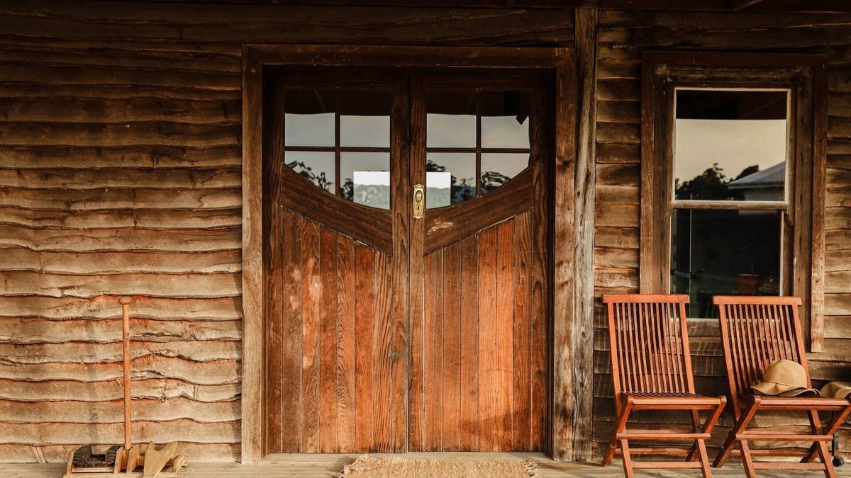 Hallston Cabin | Rustic country lodge with spectacular fire pit and nearby hiking trails