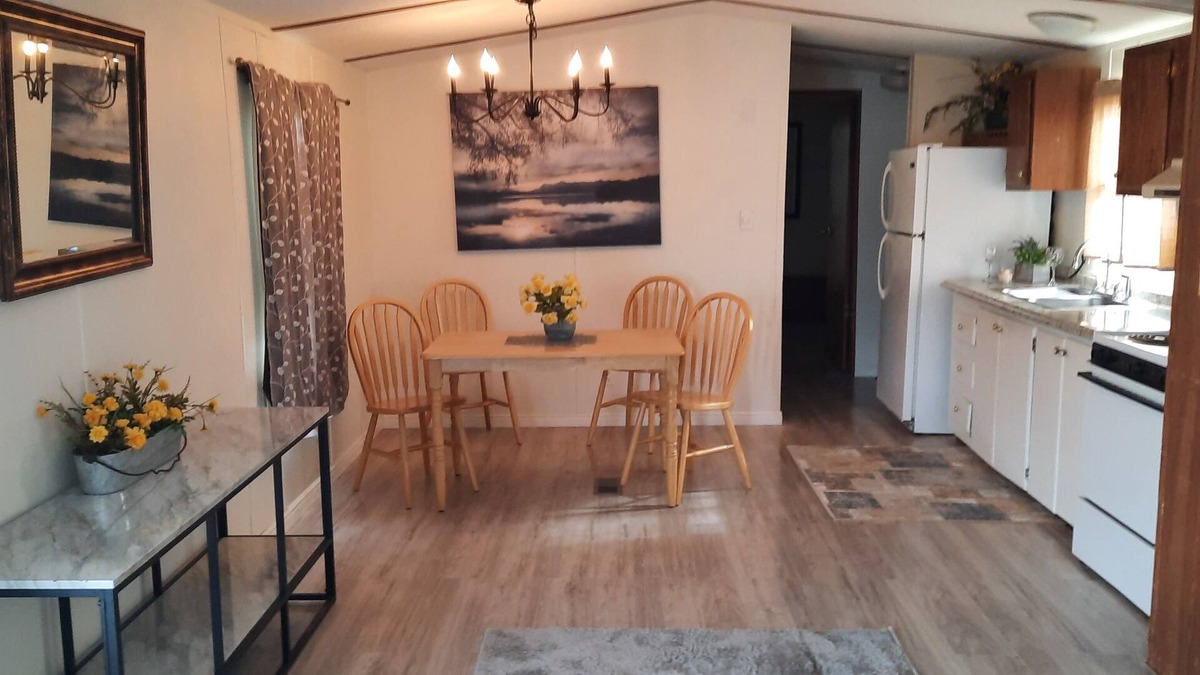 Blanding House | Rustic Country with contemporary flair. Quiet! 2 queens, 1 single, full kitchen.