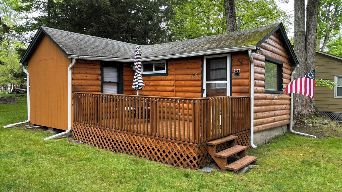 Smallwood Cabin | Rustic & cozy 2BR in Smallwood – dog friendly, near lake, hiking & Woodstock