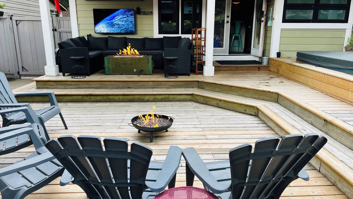 Cultus Lake Cabin | Rustic Cultus Lake 3 Bedroom + Loft Family Cabin!