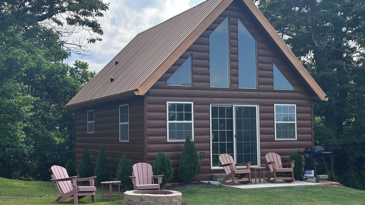 Jonesborough Cabin | Rustic Elegance, 1 bedroom cabin in the heart of Jonesborough.