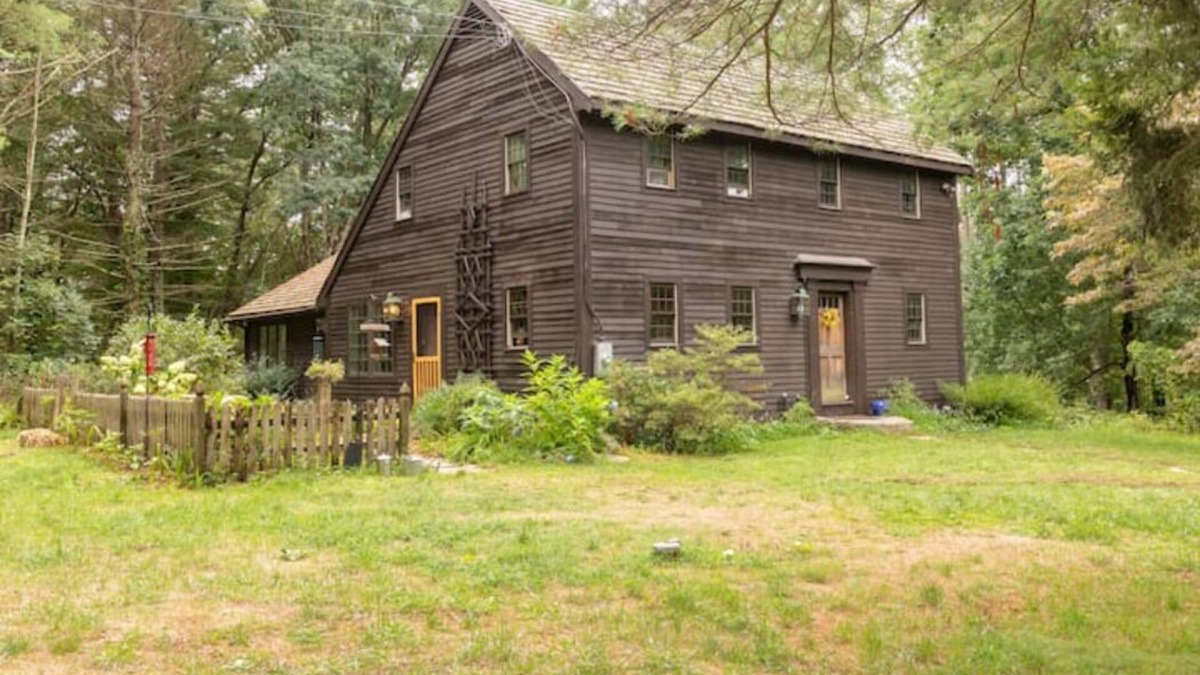 Rogers Apartment | Rustic Farmette Studio with Hot Tub & Pool