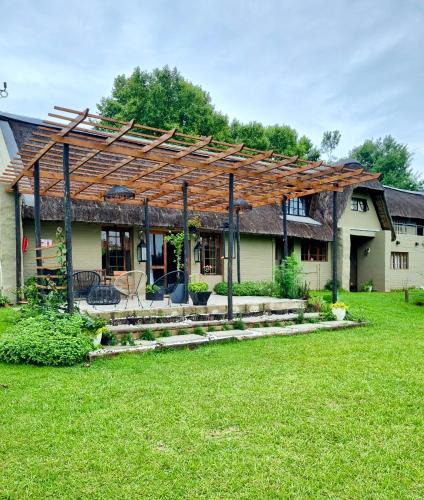 uMngeni House | Rustic Farmhouse, Curry's Post - SOLAR POWERED