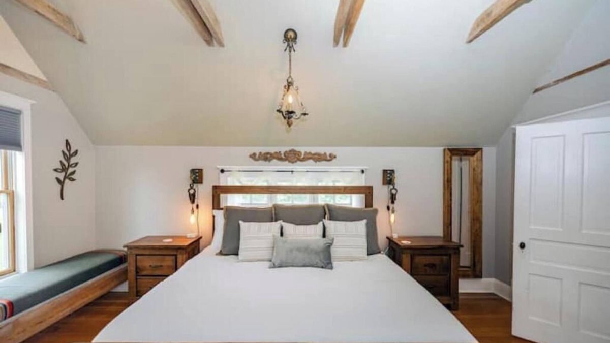 Goodhue County House | Rustic Farmhouse on the Vineyard