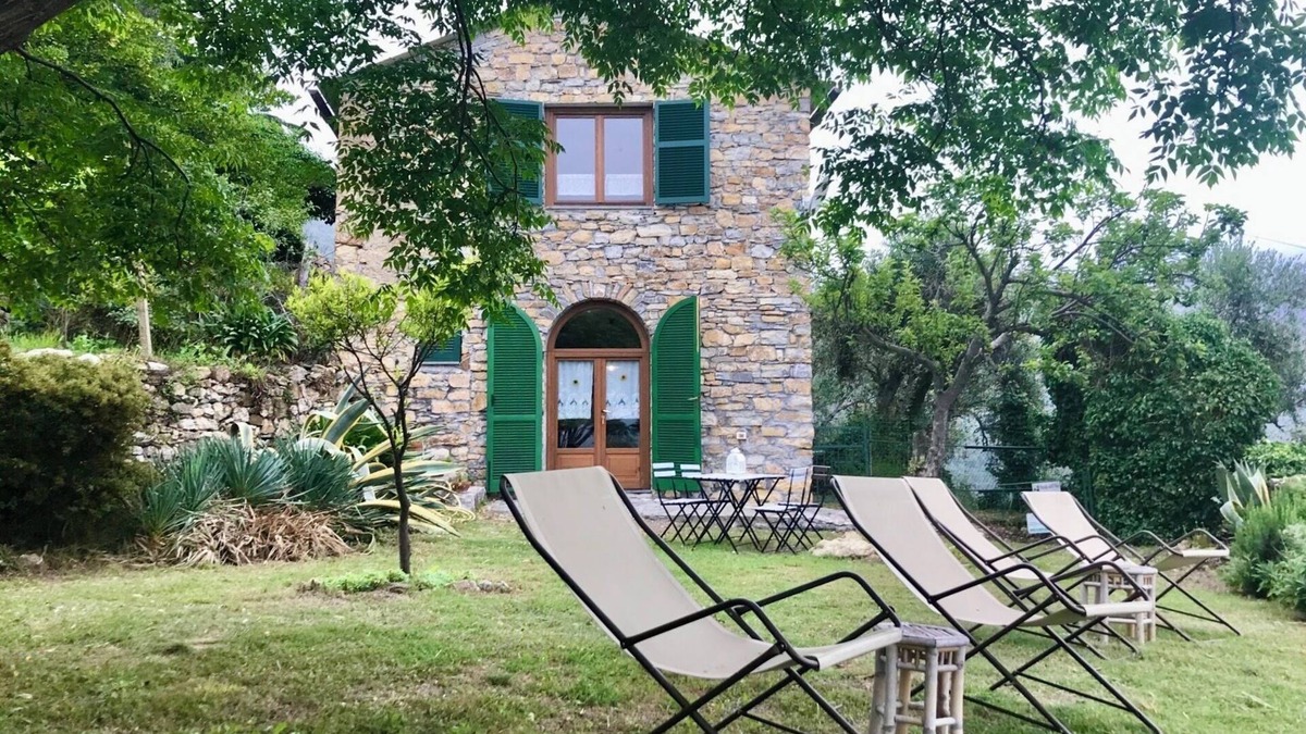 Chiusanico House | Rustic farmhouse with breathtaking views and sunny garden 12 km from the sea