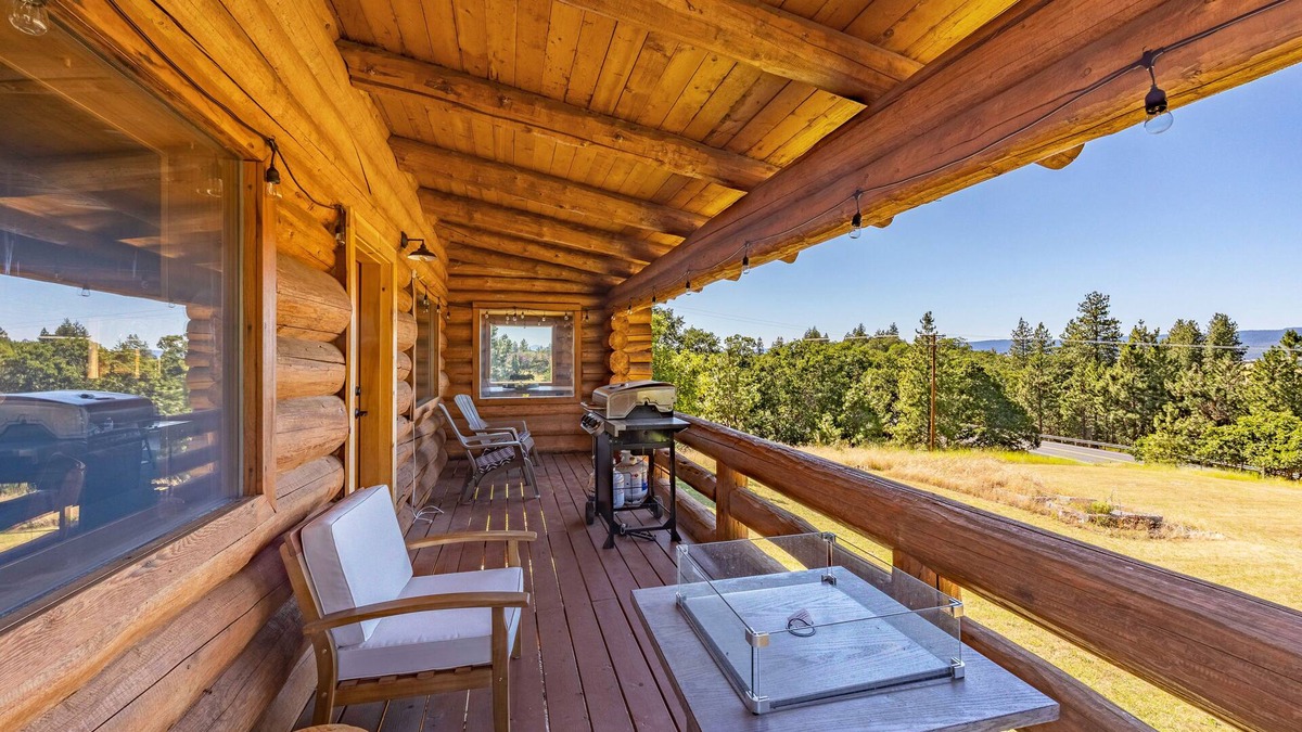 Lyle House | Rustic Getaway in Eastern End of The Columbia River Gorge!