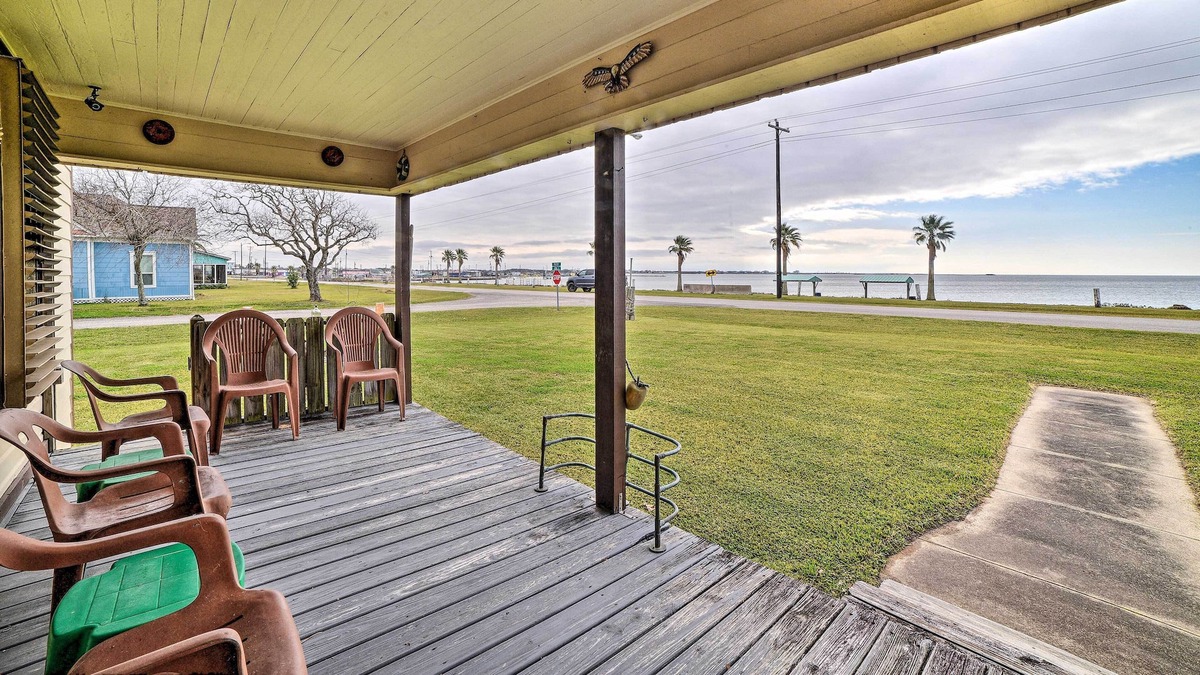 Long Mott House | Rustic Getaway w/ Grill - On San Antonio Bay!