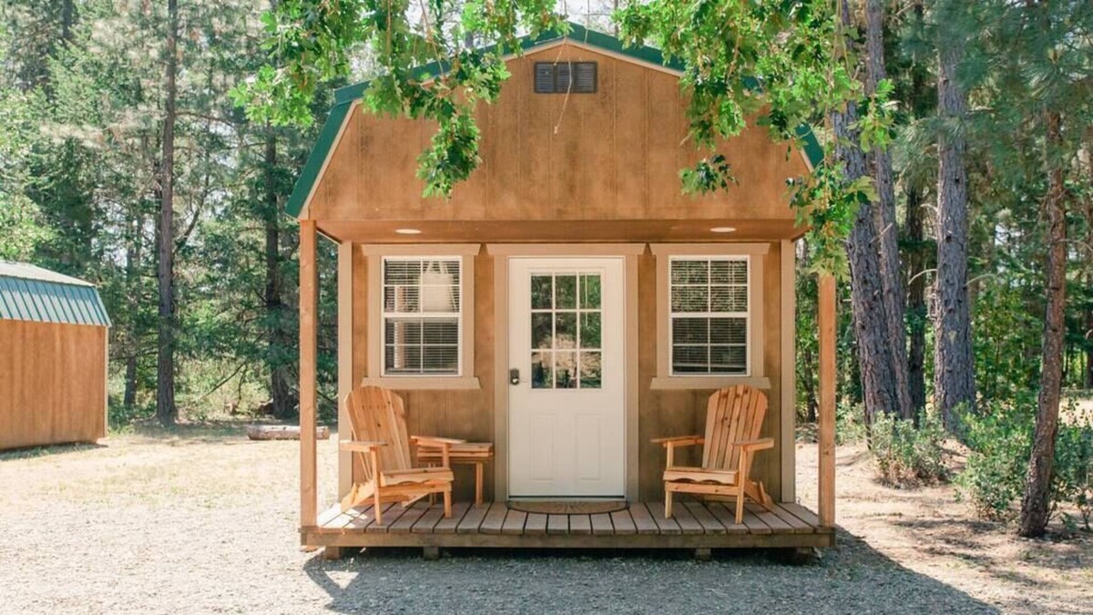 Cave Junction Cabin | Rustic Glamping Cabin - Camp in style and comfort!