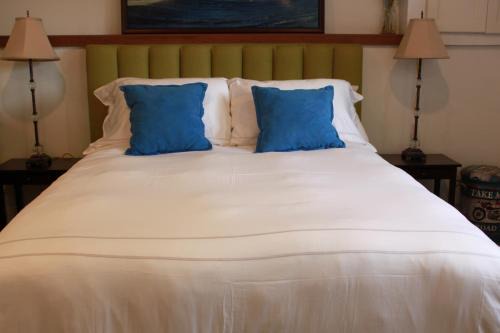 Ucluelet House | Rustic Guest Suite