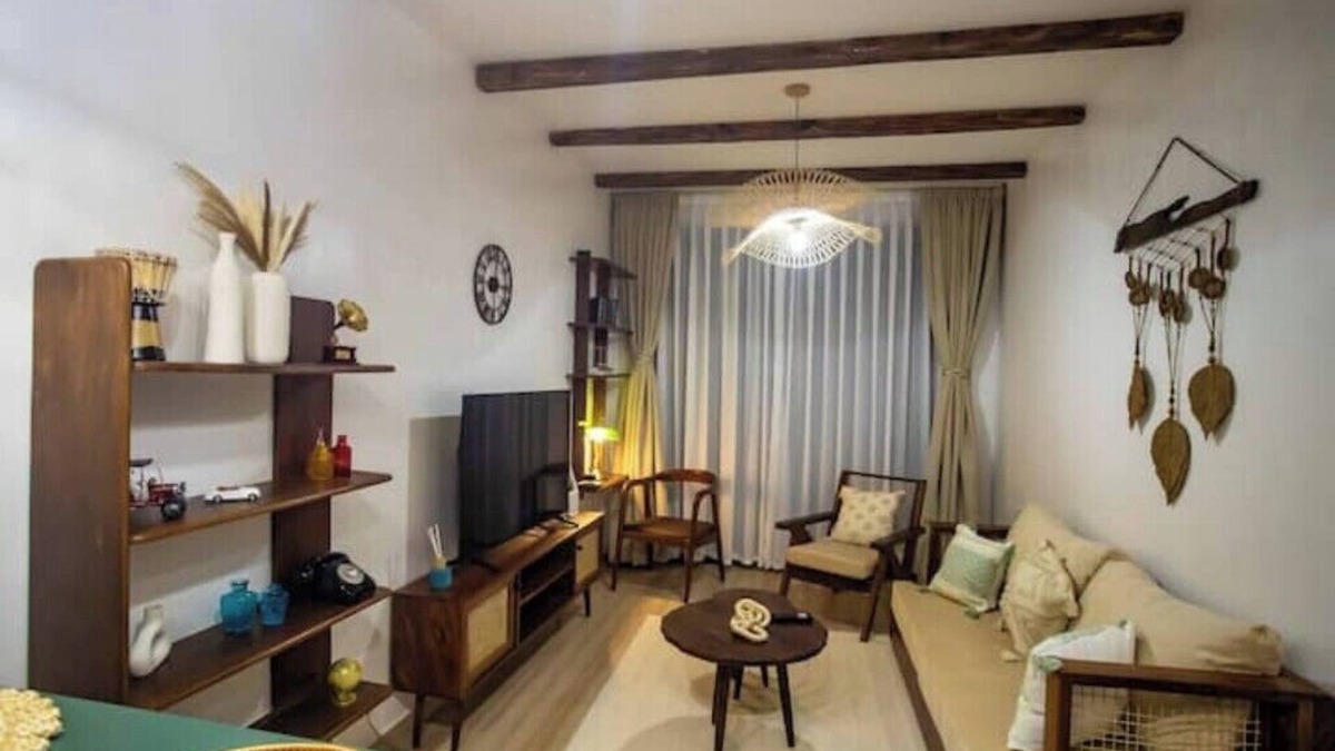 Entebbe House | Rustic Haven Lakeside Condo