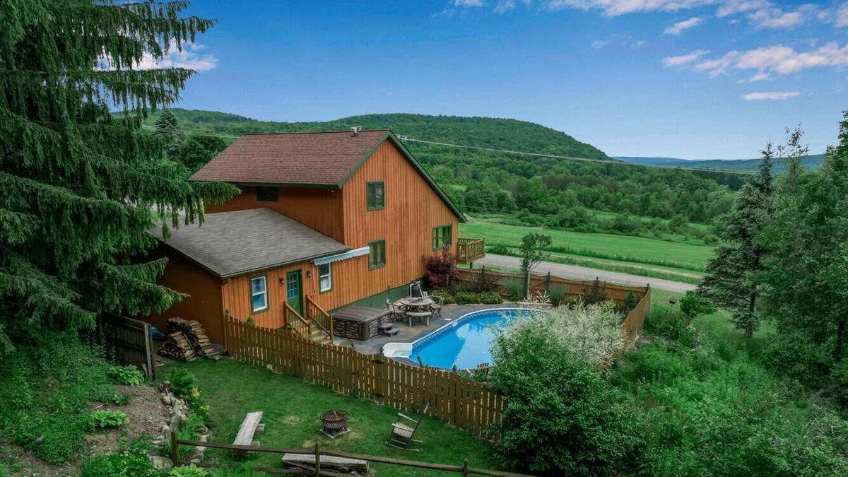 West Valley Ski Chalet | Rustic hillside cabin- hot tub & spectacular views