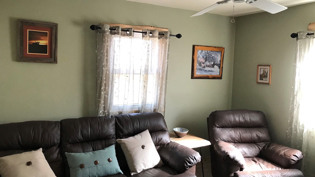 Laramie House | Rustic home close to campus!