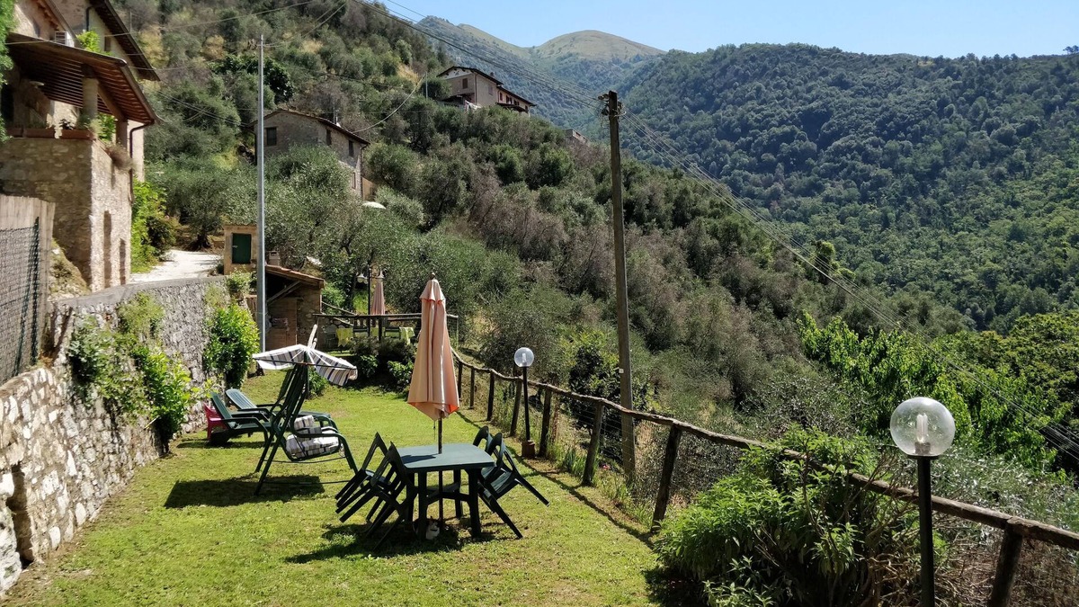 Camaiore House | Rustic house in nature for families with children (2 double bedrooms) and dogs