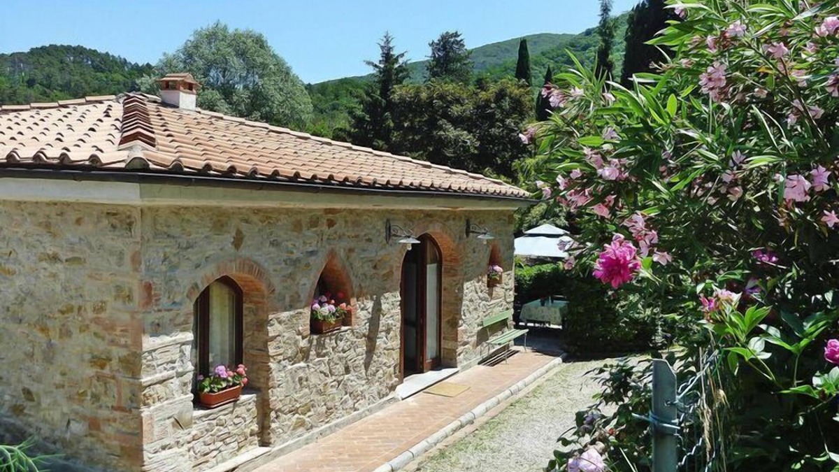 Ripafratta House | Rustic House in Tuscany with Shared Pool