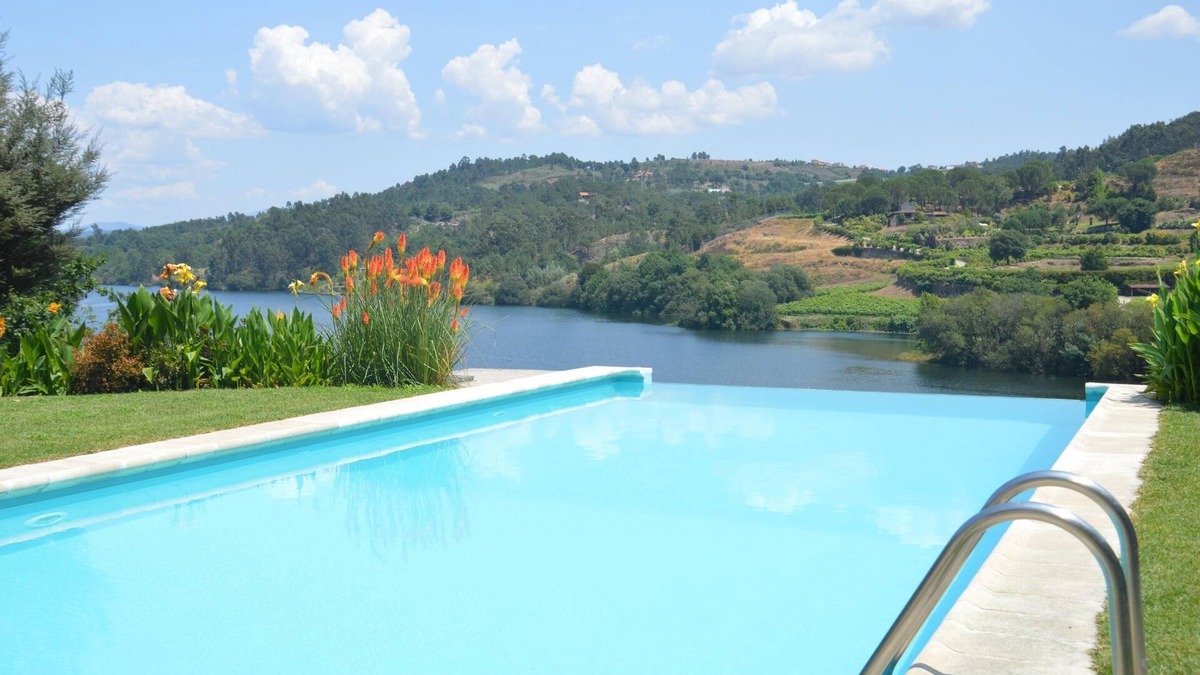 Marco de Canaveses Cottage | Rustic House, Infinity Pool, Kayak, Paddle, Total Privacy (35 min OPORTO)