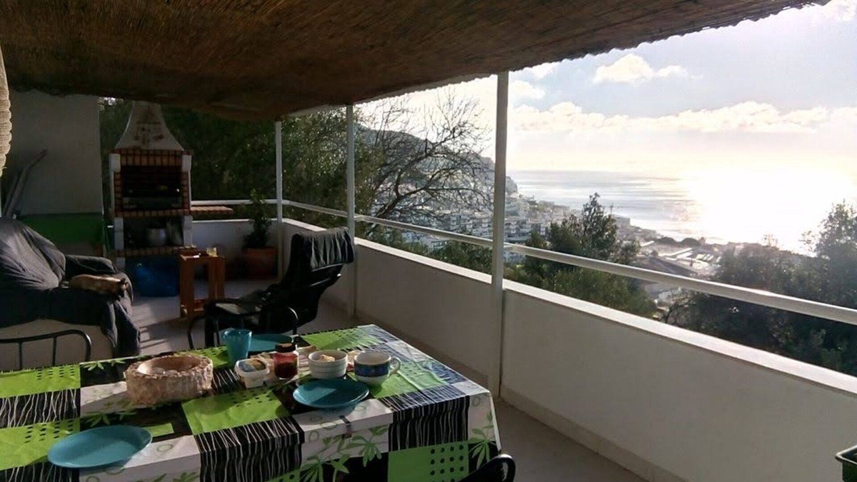 Sesimbra House | Rustic house, sea view, 6 people, terrace with barbecue.