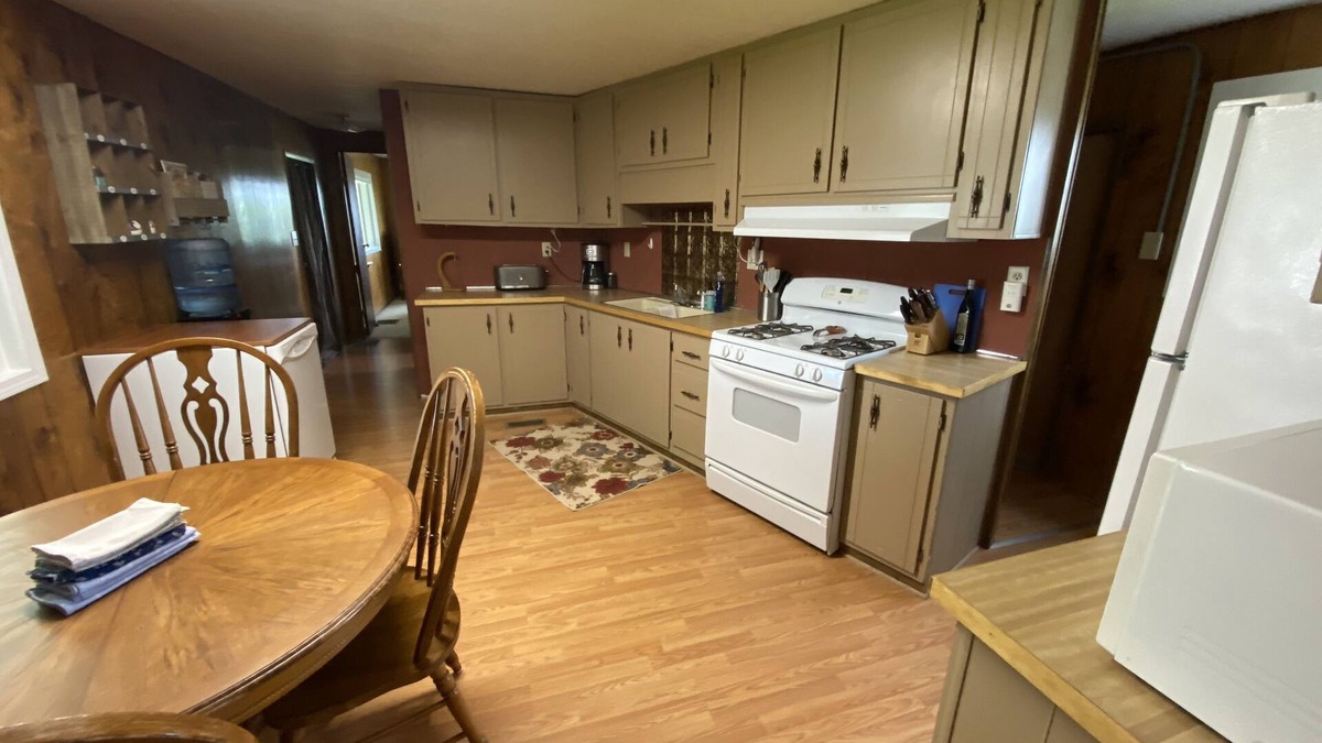 Torrington House | Rustic House with WiFi and great location