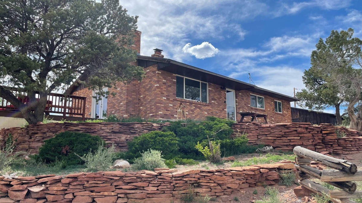 Teasdale House | Rustic isolation near Capitol Reef National Park
