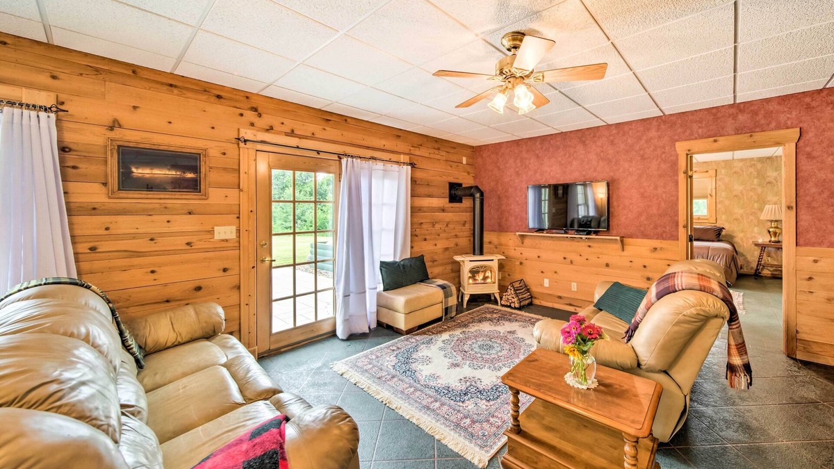 Keosauqua Apartment | Rustic Keosauqua Gem: Fire Pit & Lake Sugema Views