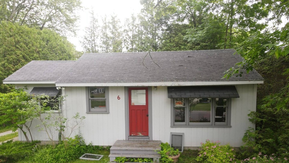 Turkey Point Cottage | Rustic Lake Erie Private Direct Beach, Fire Pit, Patio, Sand, Sun & Fun!