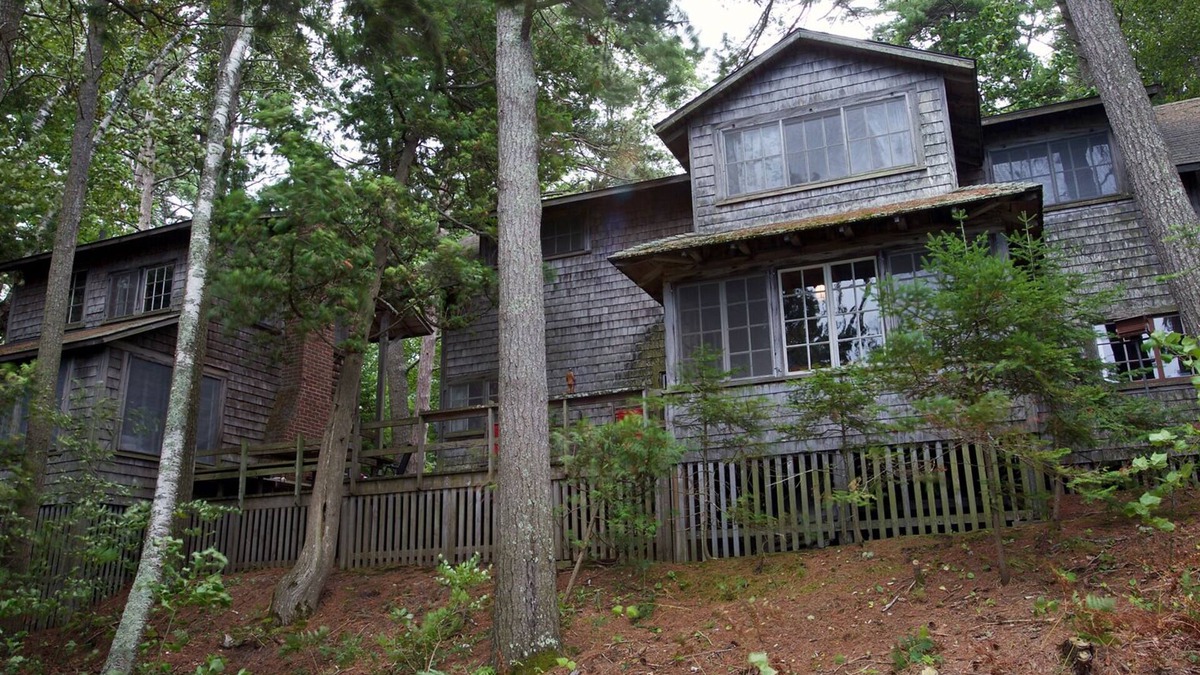 Leland Cottage | Rustic Lake Michigan Cottage With Private Beach