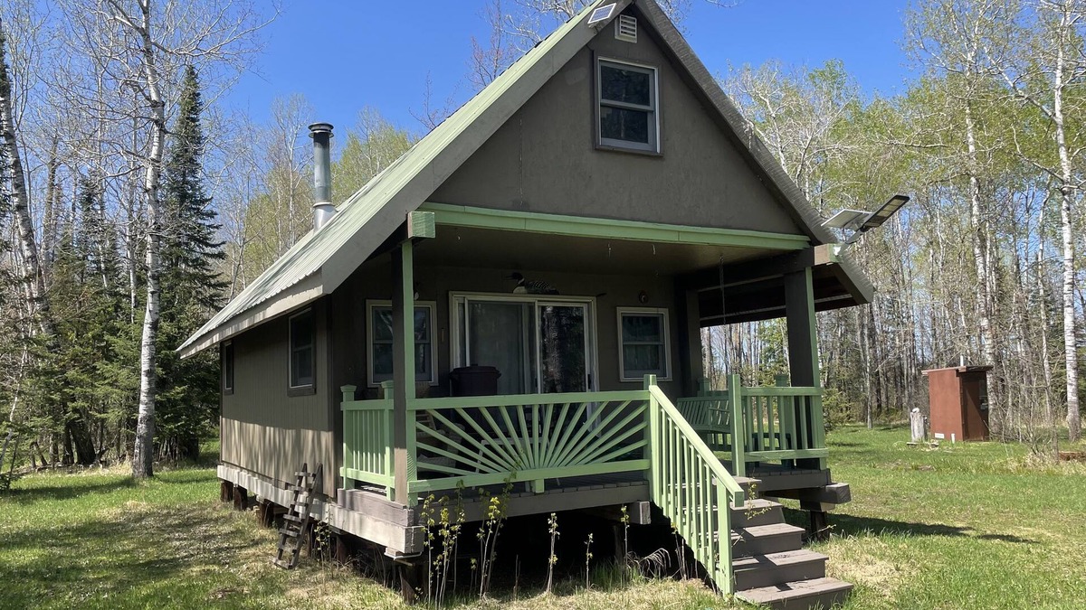 Melrude Cabin | Rustic Lakeside Cabin