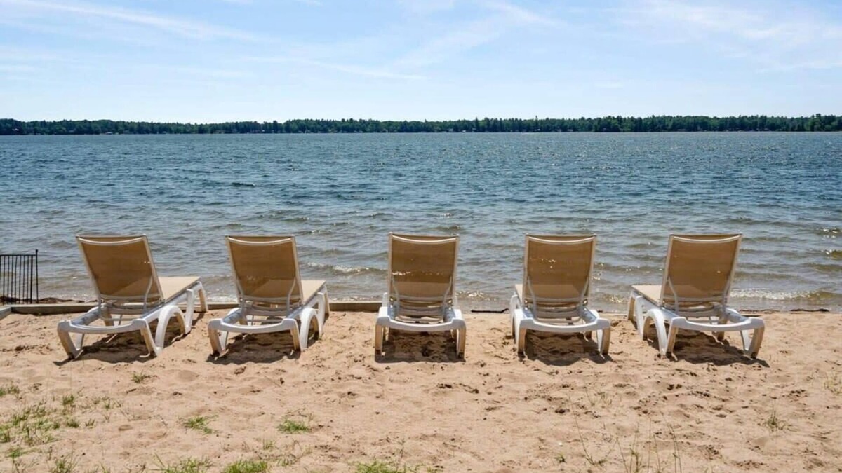 Mayfield Apartment | Rustic lakeside condo with balcony
