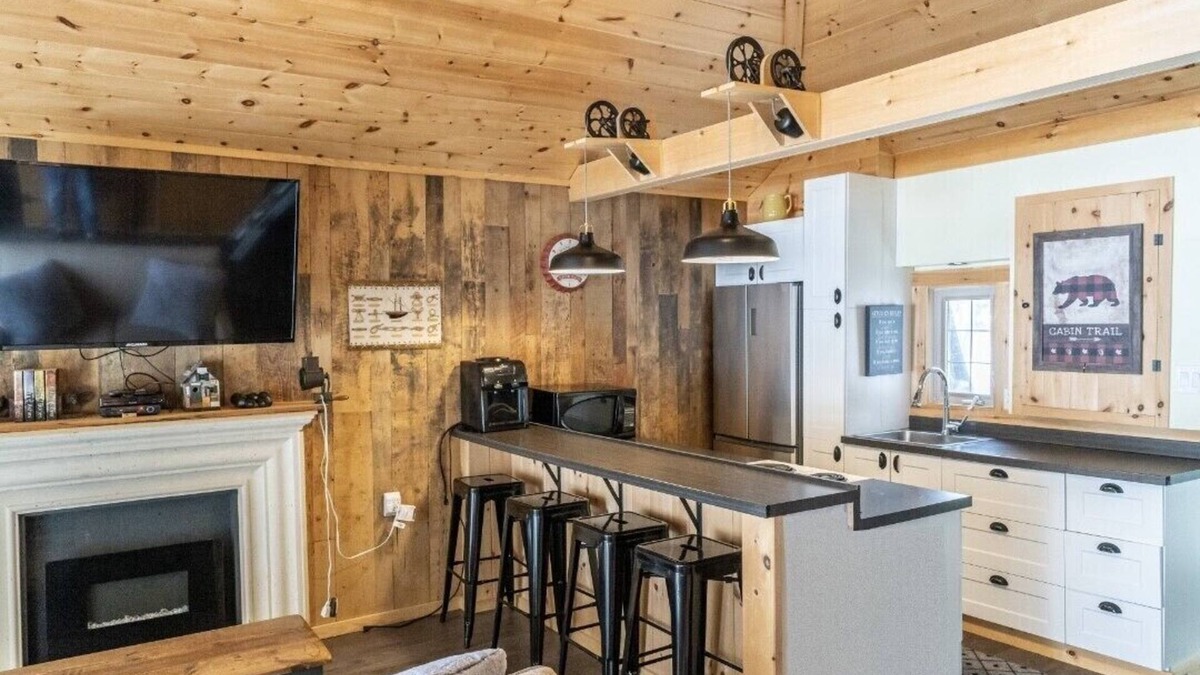 Fenelon Falls House | Rustic Lodge Cabin Retreat