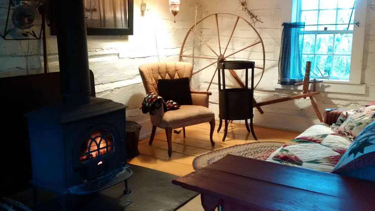 Edwardsburgh/Cardinal Cabin | Rustic Log cabin in private setting near Ottawa