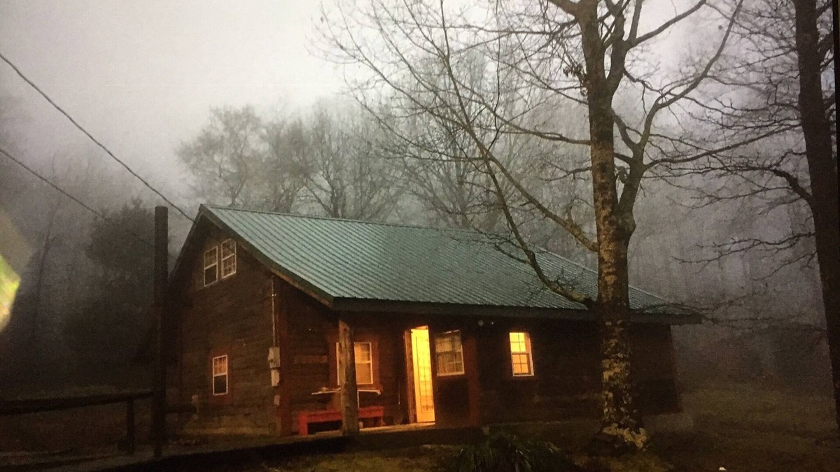 Mountainburg Cabin | Rustic log cabin in the woods with great sunset views