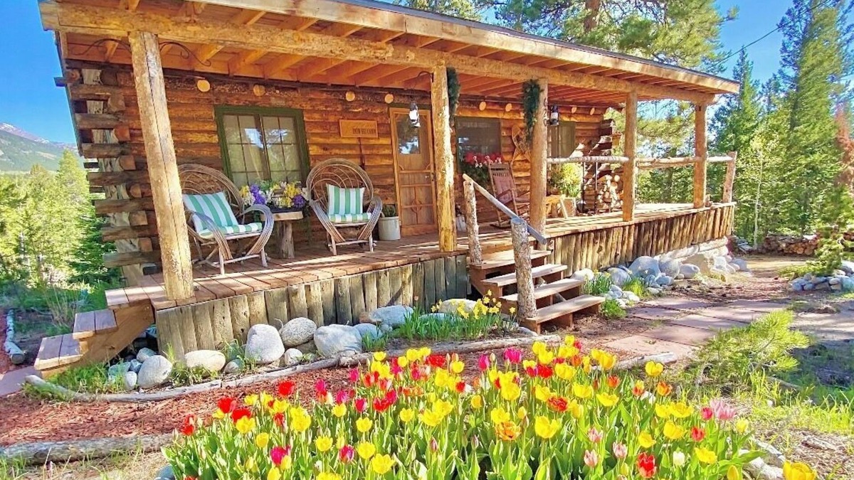 Allenspark Cabin | Rustic Log Cabin near National Park with Hot Tub & Mountain Views