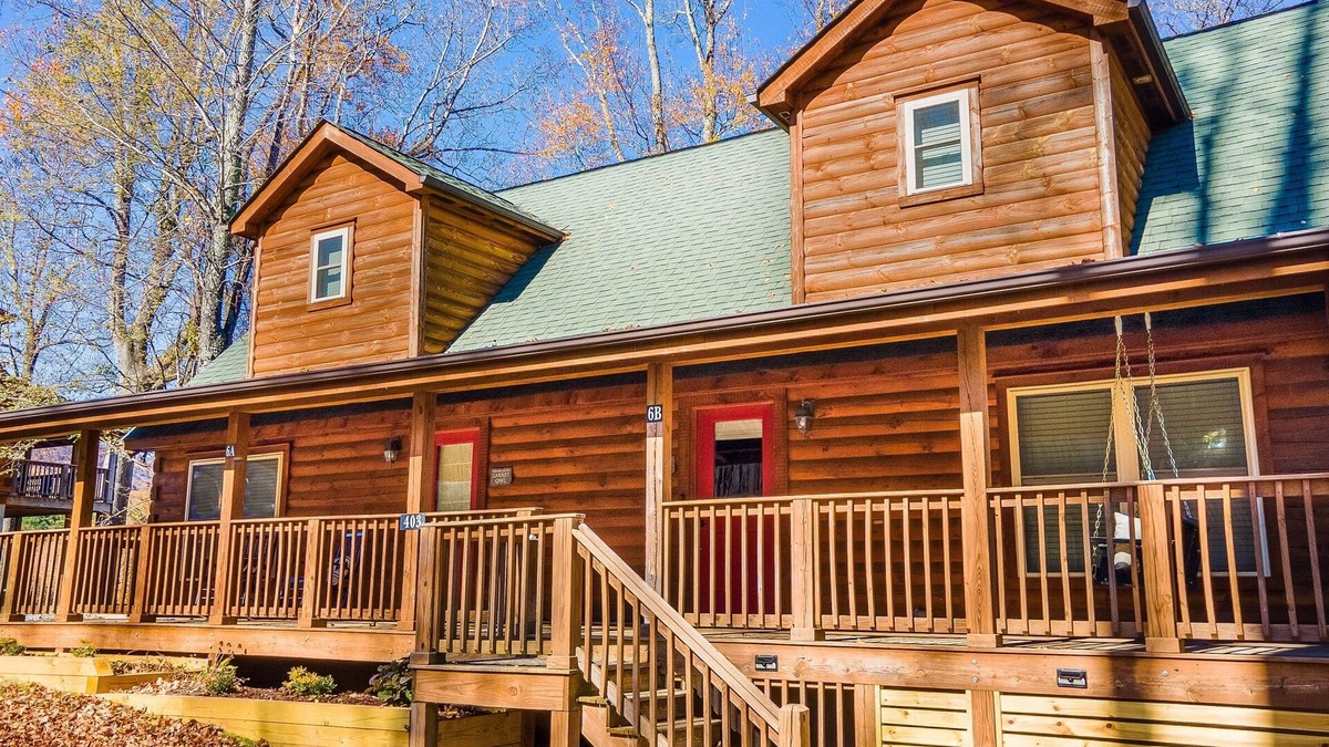 West Jefferson House | Rustic Log Cabin TH | Spacious King Suite | Views | Fire Pit | Walk Downtown WJ