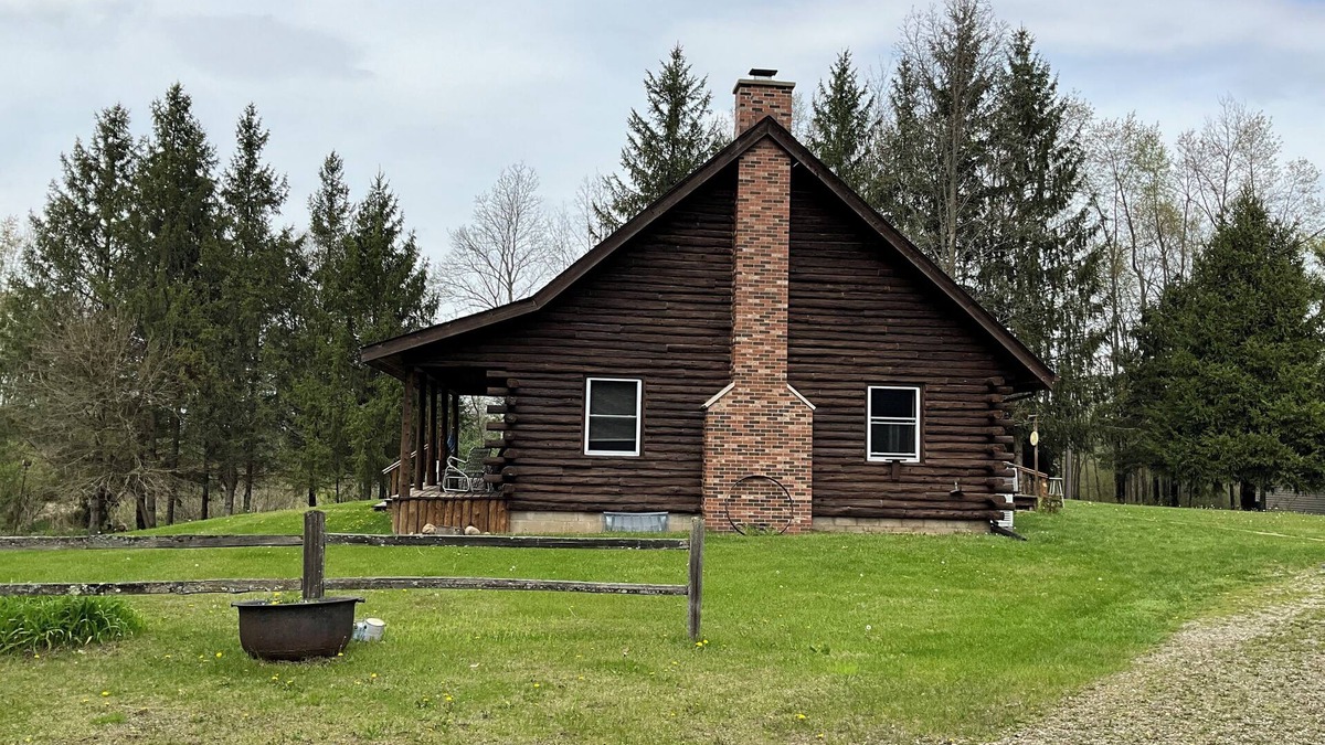Mosherville Cabin | Rustic Log Cabin Woodland Retreat