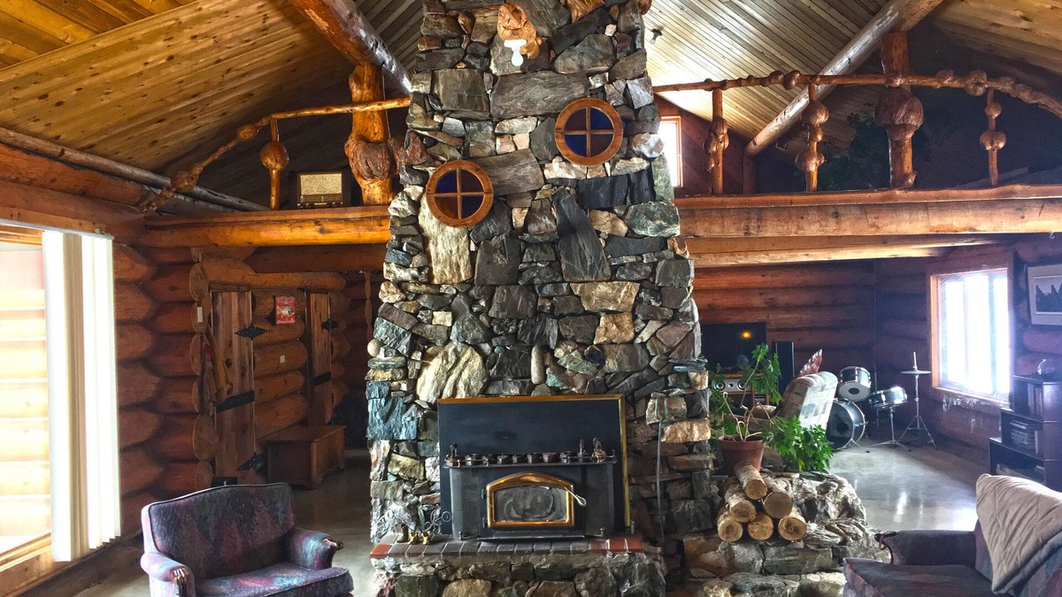 Pemberton House | Rustic Log Home - Great for Outdoor Groups