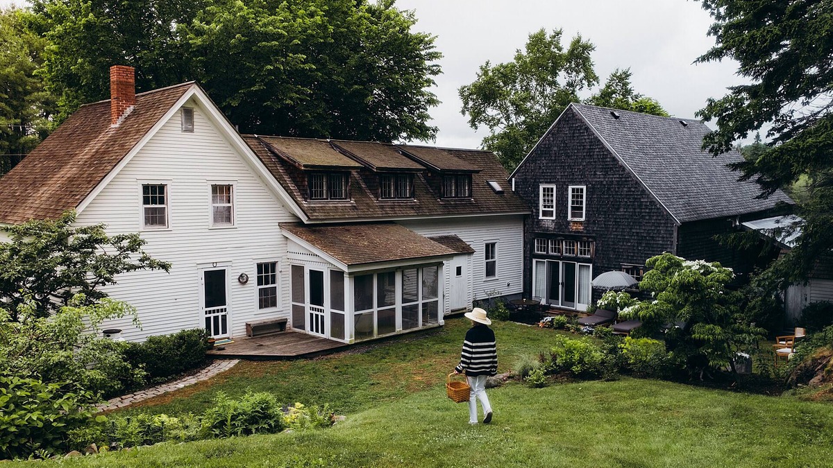 Friendship House | Rustic-Luxe Escape Near Town w/Water Access, Kayaks, Games, Fire Pit & Peloton!