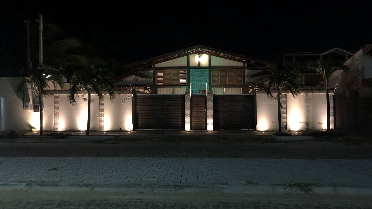 Porto das Dunas House | RUSTIC MANSION 11 SUITES 50 BEDS NEXT TO BEACH PARK