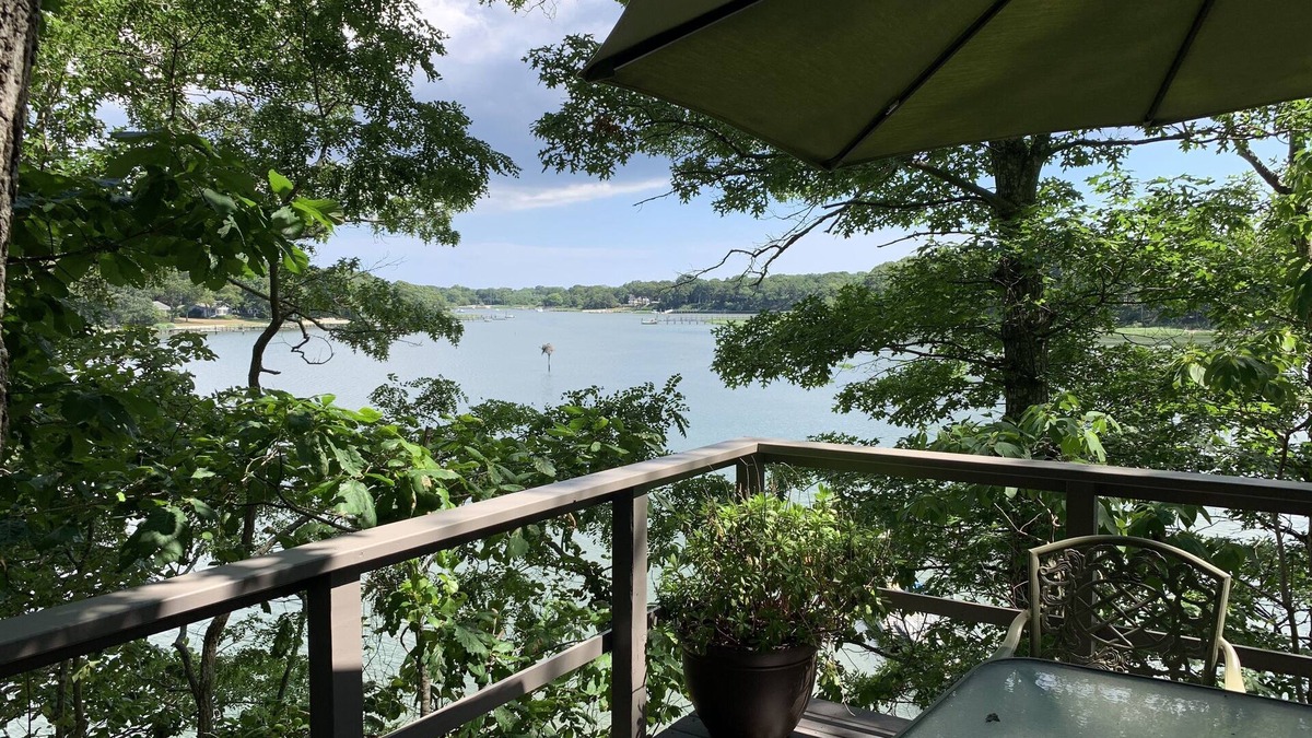 Mattituck House | Rustic Mattituck Waterfront Home w/Pool & Private Dock