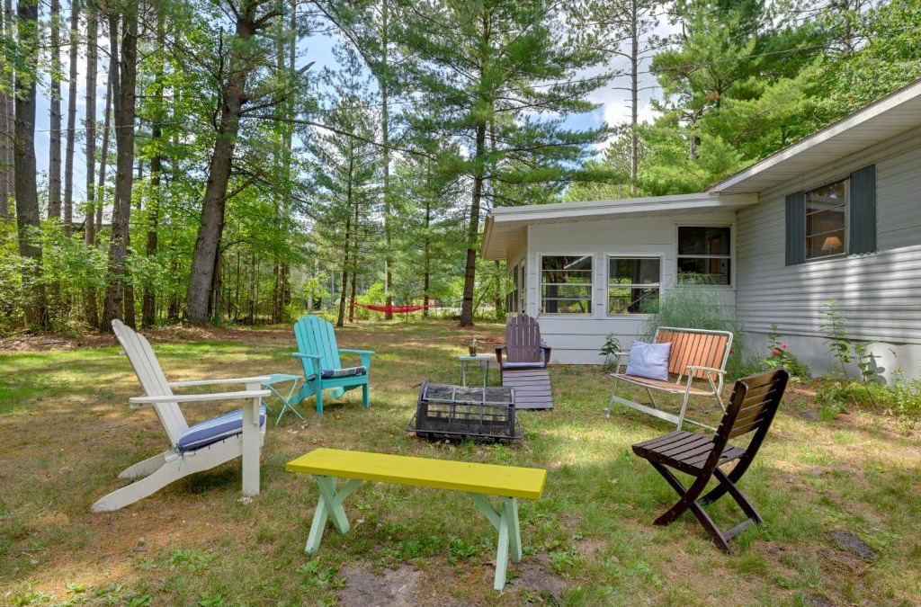 Mauston House | Rustic Mauston Retreat Walk to Castle Rock Lake