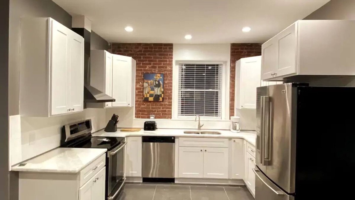 Allentown Apartment | Rustic, Modern and Luxury 2BR Apartment with Parking