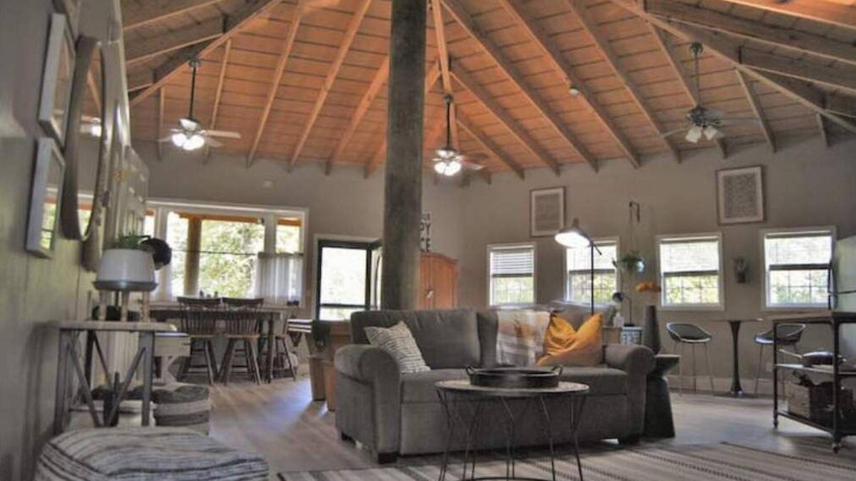 Houston County Cabin | Rustic Modern Cabin at Jadon's Pond