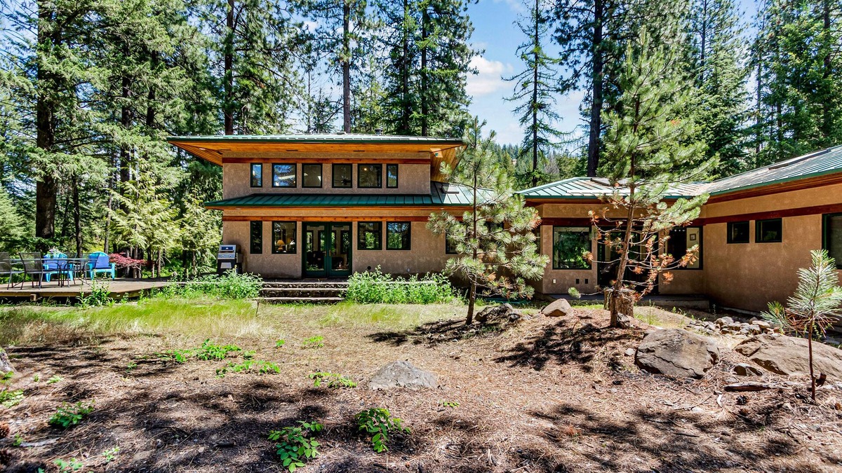 Harrison House | Rustic-modern home in forest overlooking Lake Coeur d’Alene with W/D & AC