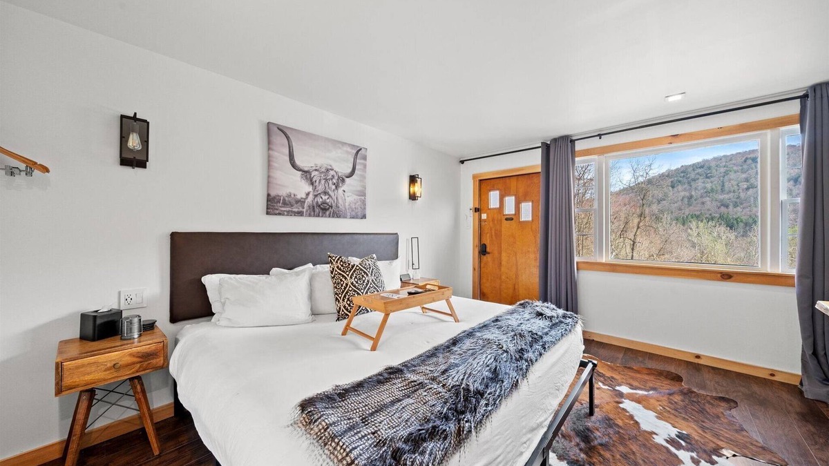 Hancock Hotel | Rustic Modern Retreat with a Cozy Charm.
