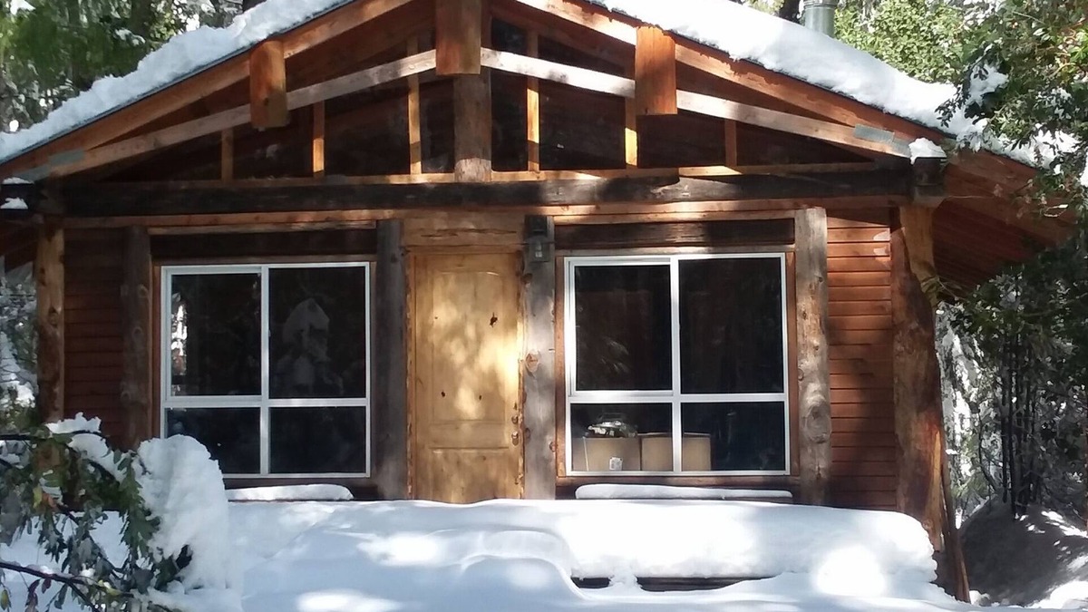 Nevada City Cabin | Rustic mountain retreat - escape to a hand-built cabin in the woods