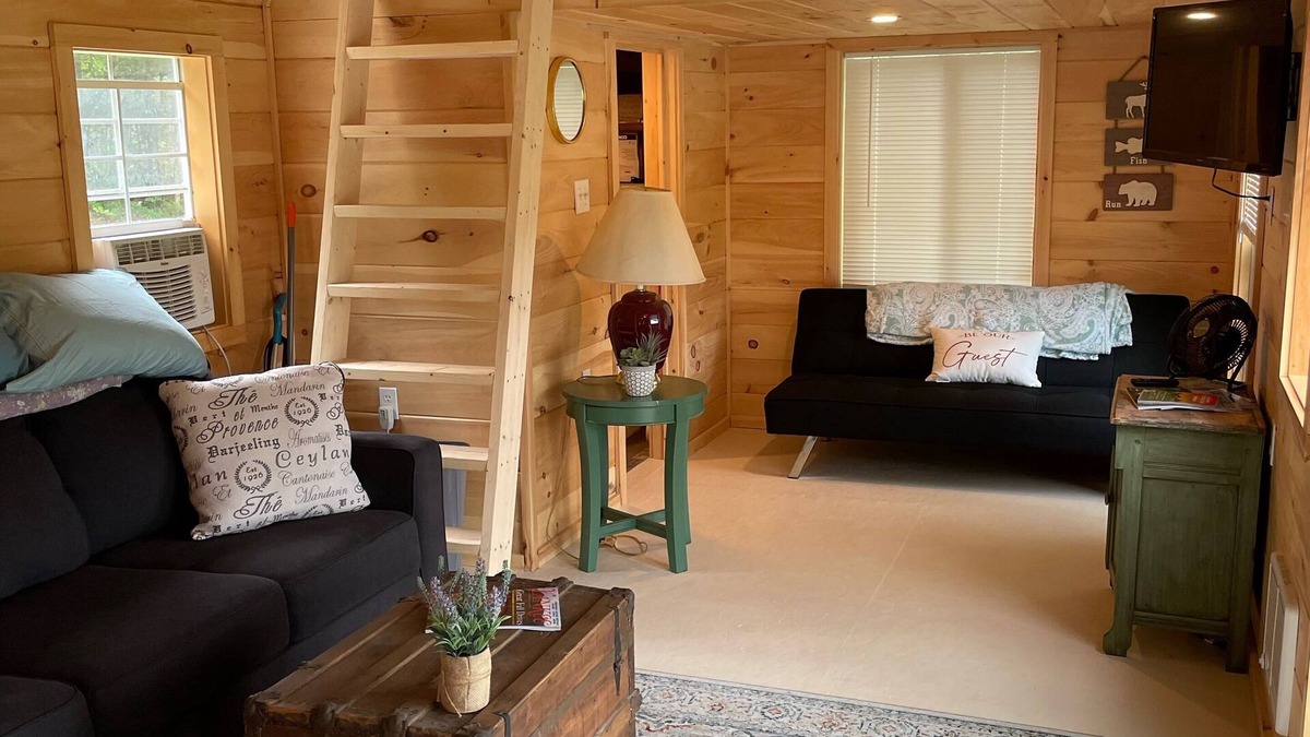 Buckfield Cabin | Rustic Mountain View Cabin