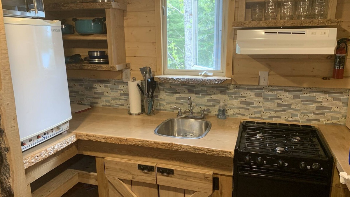 Northern Ontario Cabin | Rustic off grid cabin