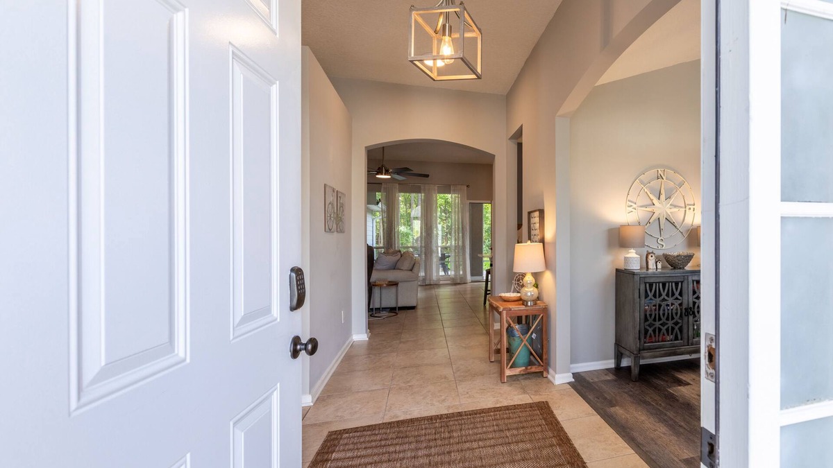 Fleming Island House | Rustic Owl w/2Kings In Fleming Island