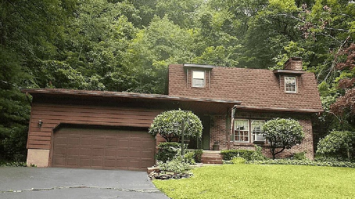 Berwick House | Rustic Peaceful 4 BR Home w/ King Bed/Fireplace!